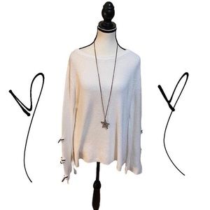 White Sweater with Bow Sleeve Accents ⋆｡‧₊°♱༺𓆩❦︎𓆪༻♱༉‧₊˚.
